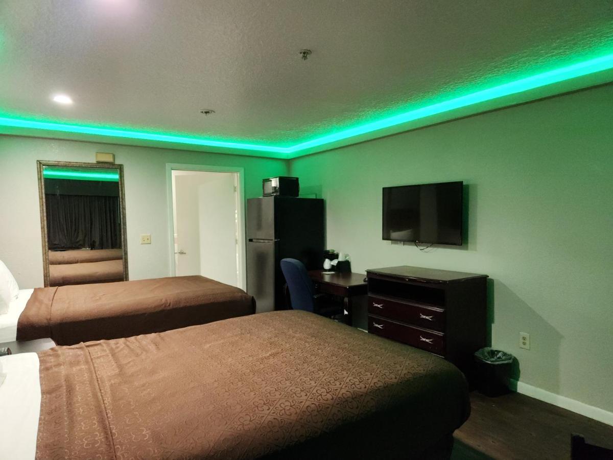 Motel Express Hobby Airport 2*