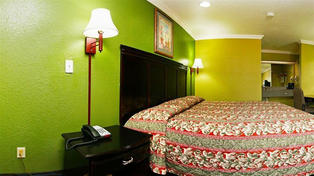 Motel Express Hobby Airport 2*